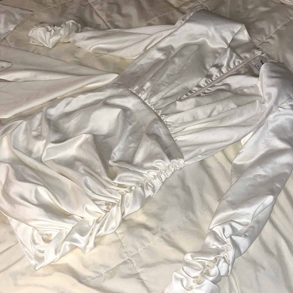 House of CB 'loana' Ivory Draped Satin Dress.
Size medium. - Picture 7 of 11